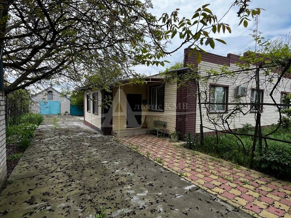 двор