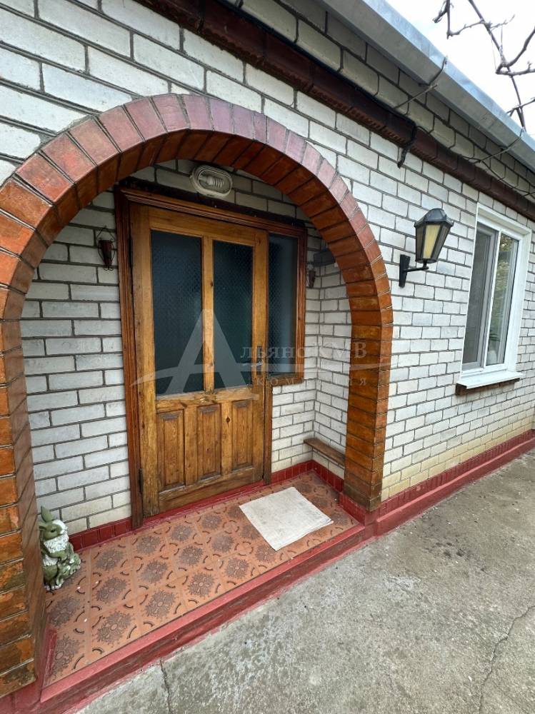 Ставропольский край, Георгиевск, Краснознаменная ул.; Дом 61,70м² на участке 7 сот. 1/1 эт.