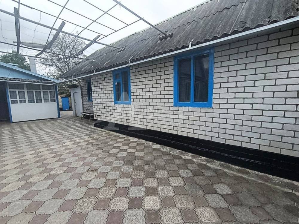 1000095872