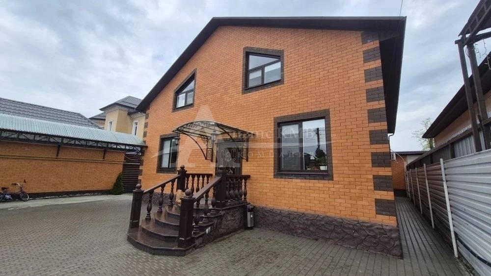 Ставропольский край, Ессентуки, Прохладная ул.; Дом 304м² на участке 9 сот. 2 эт.