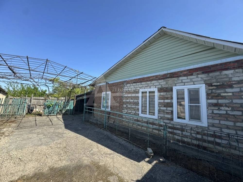 Ставропольский край, Центр, Солдато-Александровское село, Широкая ул.; Дом 78,40м² на участке 12 сот. 1 эт.