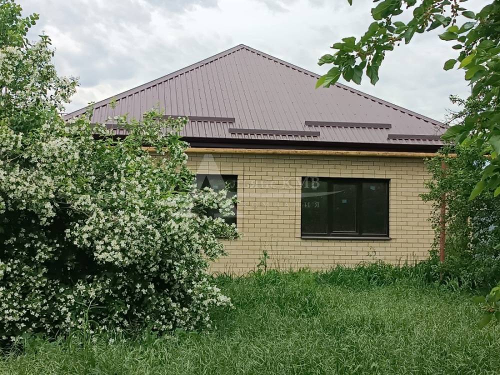 Ставропольский край, Зеленокумск, Ессентукская ул.; Дом 153м² на участке 16 сот. 1 эт.