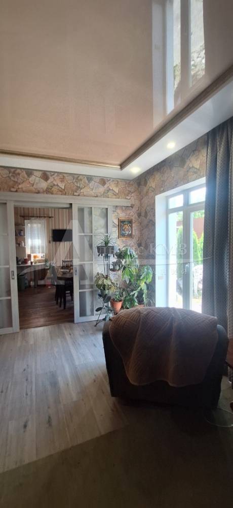 Ставропольский край, Ессентуки, Светлая ул.; Дом 160м² на участке 6,60 сот. 2/2 эт.
