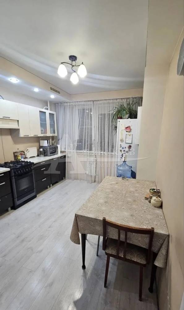 Ставропольский край, Ессентуки, Октябрьская ул.; Квартира 61м² 1/9 эт.
