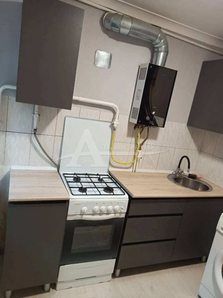 Ставропольский край, Ессентуки, Октябрьская ул.; Квартира 47м² 4/4 эт.
