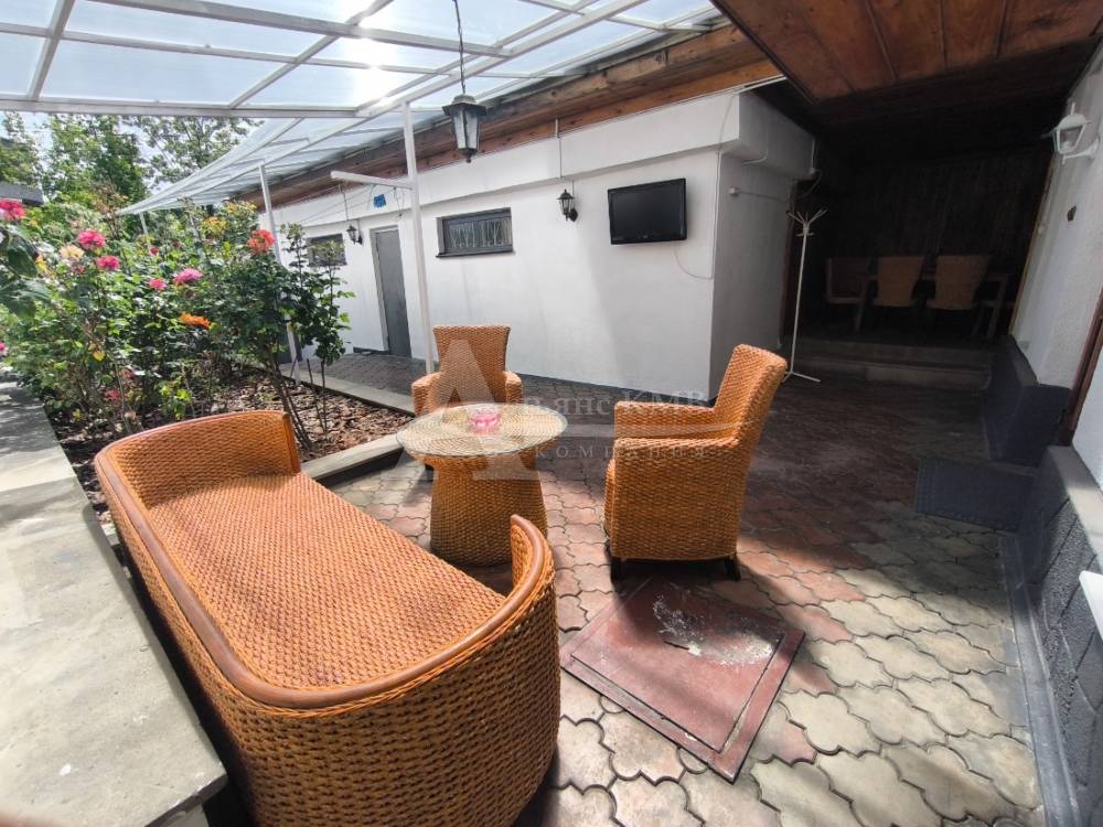 Ставропольский край, Кисловодск, Розы Люксембург ул.; Дом 161,50м² на участке 4 сот. 1/2 эт.