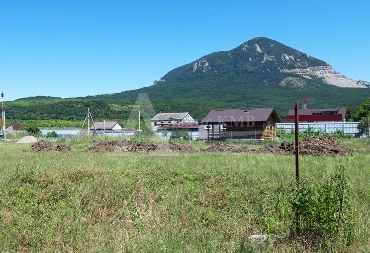 с видом на гору Змейка
